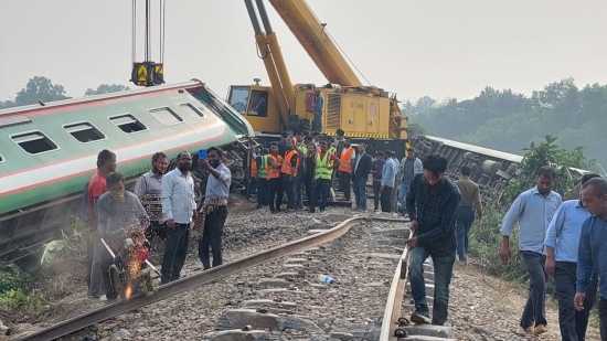 গাজীপুরে দুই ট্রেনের মুখোমুখি সংঘর্ষ